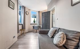 Private Ground Floor Main Door Entrance - Spacious 2 Bedroom Property - The Shore, Leith